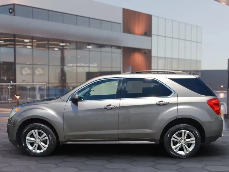 2011 Chevrolet Equinox LT photo 1