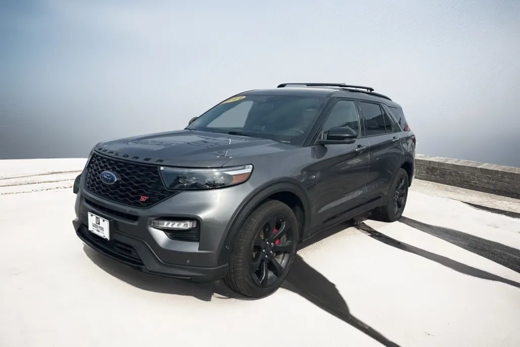 2022 Ford Explorer ST photo 1