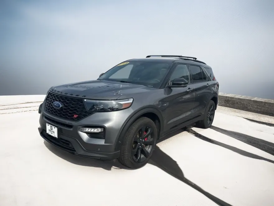 2022 Ford Explorer ST photo 1