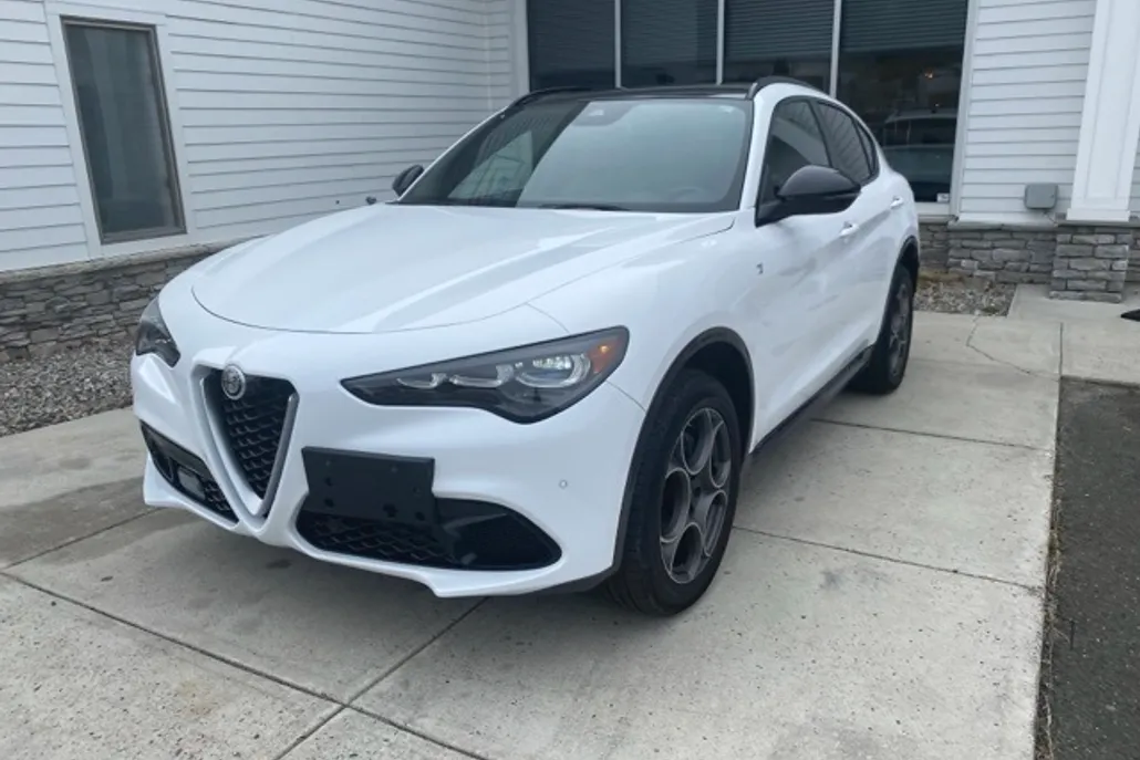 2024 Alfa Romeo Stelvio Ti photo 1