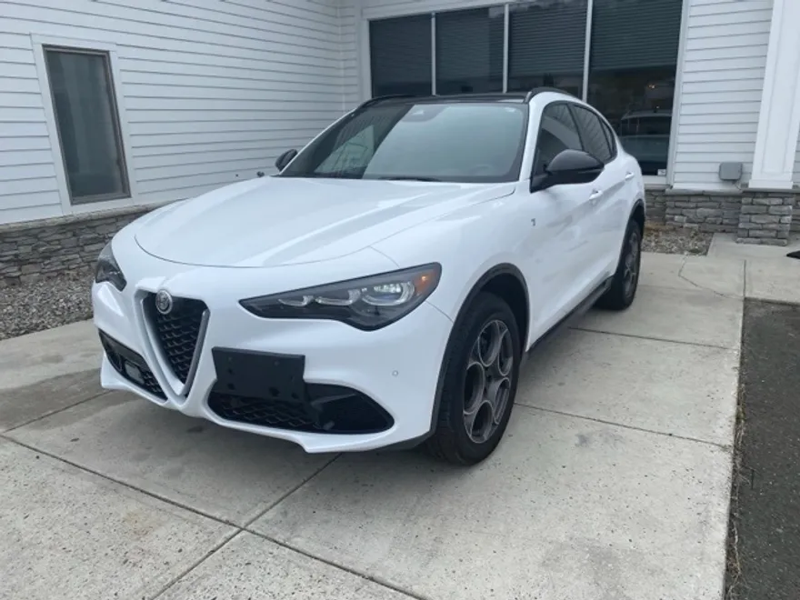 2024 Alfa Romeo Stelvio Ti photo 1