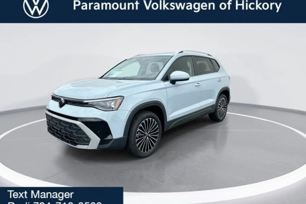 2025 Volkswagen Taos SE photo 1