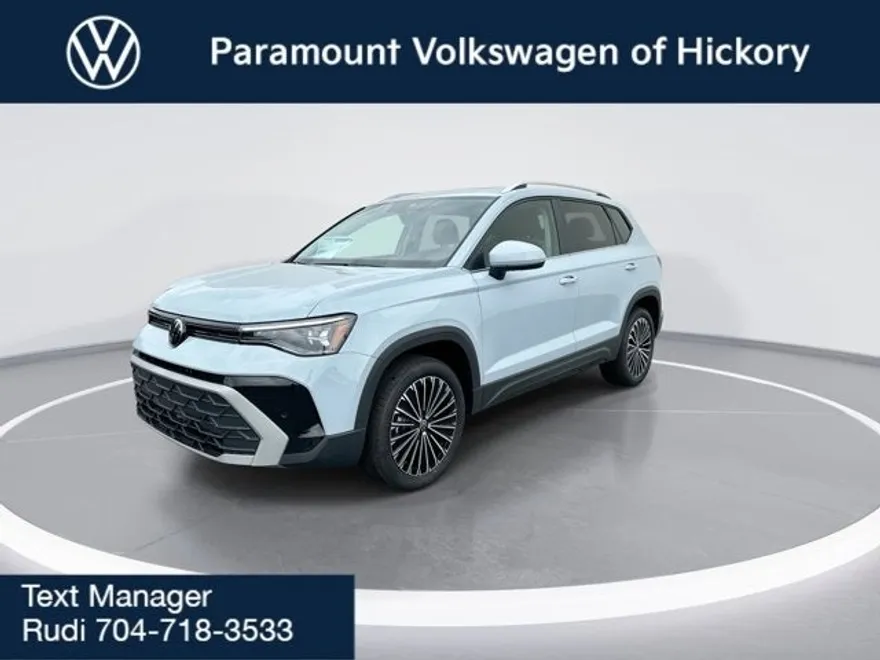 2025 Volkswagen Taos SE photo 1