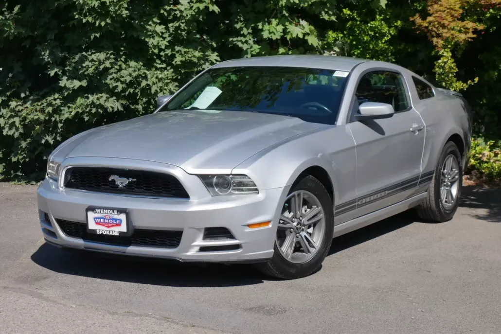 2013 Ford Mustang V6 Premium photo 1