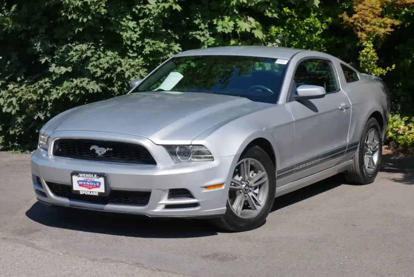2013 Ford Mustang V6 Premium photo 1