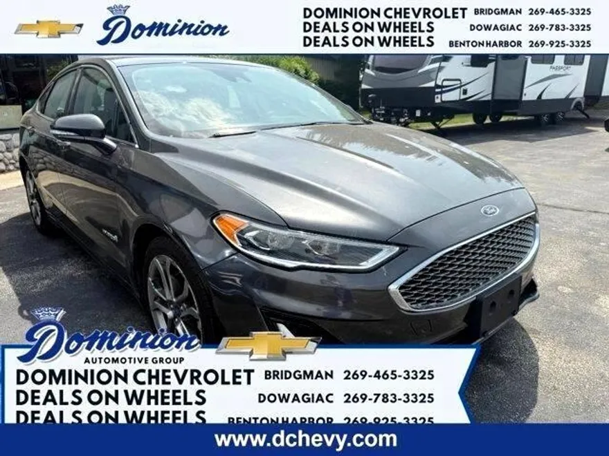 2019 Ford Fusion Hybrid Titanium photo 1