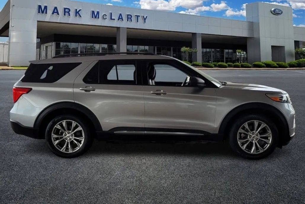 2021 Ford Explorer XLT photo 1