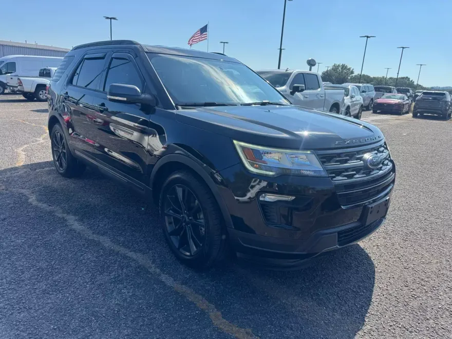 2019 Ford Explorer XLT photo 1