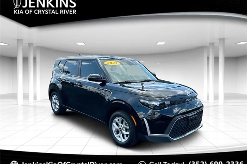 2023 Kia Soul LX photo 1