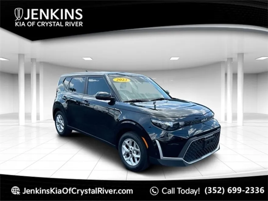 2023 Kia Soul LX photo 1