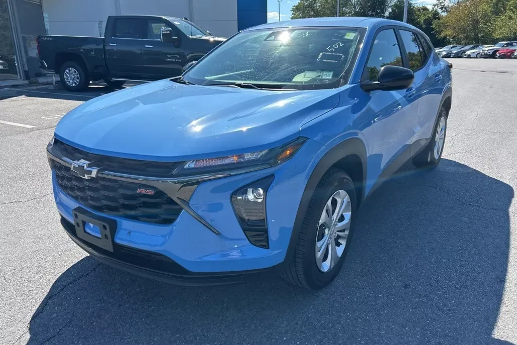 2024 Chevrolet Trax photo 1