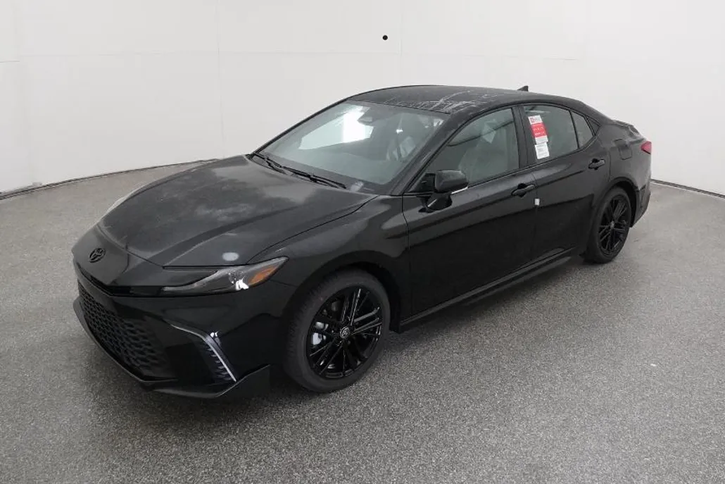 2026 Toyota Camry SE photo 1
