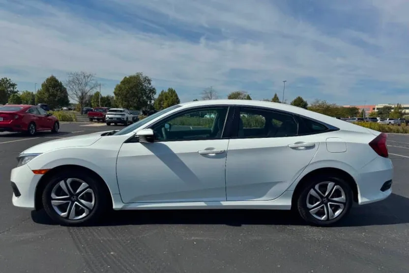 2018 Honda Civic LX photo 1
