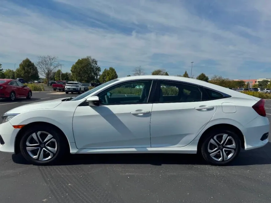 2018 Honda Civic LX photo 1