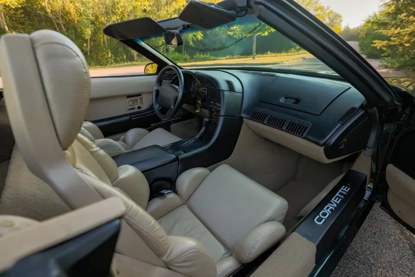 1993 Chevrolet Corvette Base photo 1