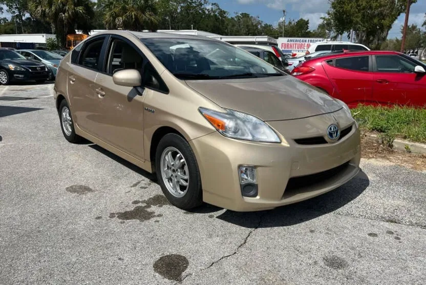 2010 Toyota Prius Two photo 1
