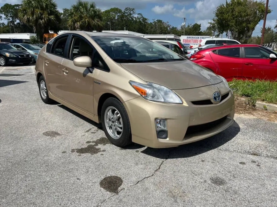 2010 Toyota Prius Two photo 1