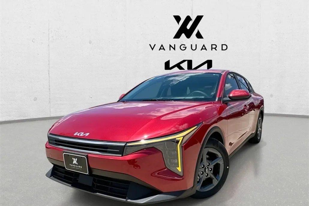 2025 Kia K4 LXS photo 1