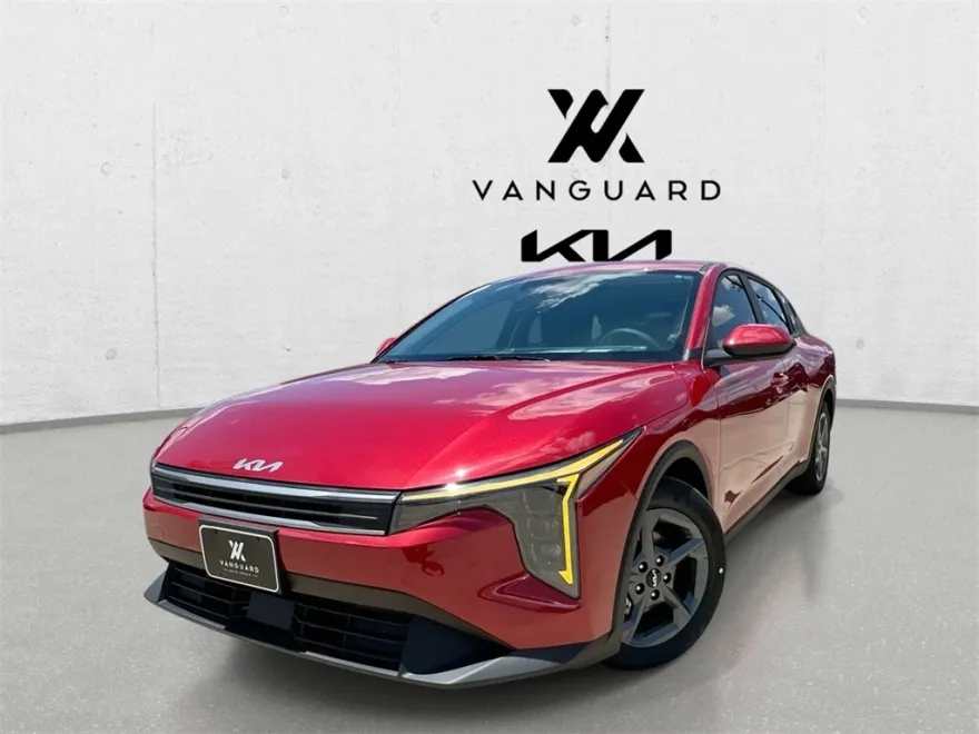 2025 Kia K4 LXS photo 1