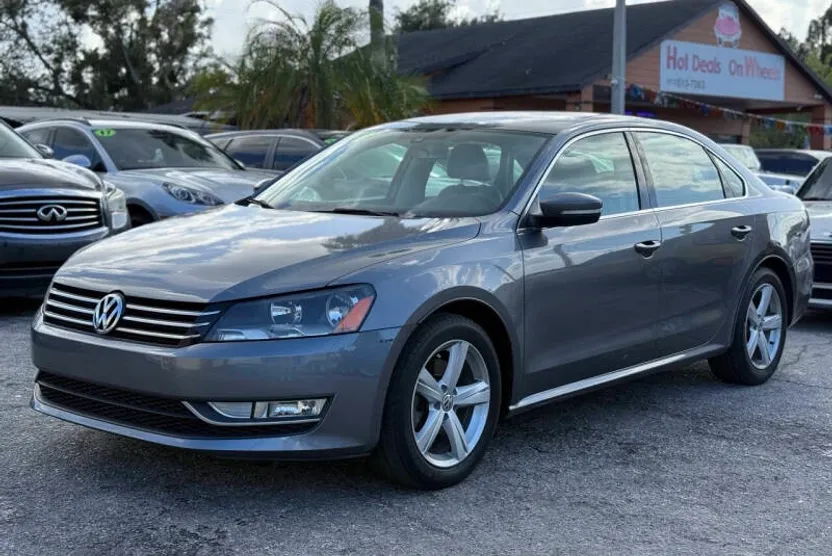 2015 Volkswagen Passat Limited photo 1