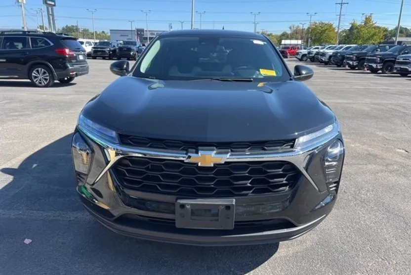 2024 Chevrolet Trax LS photo 1