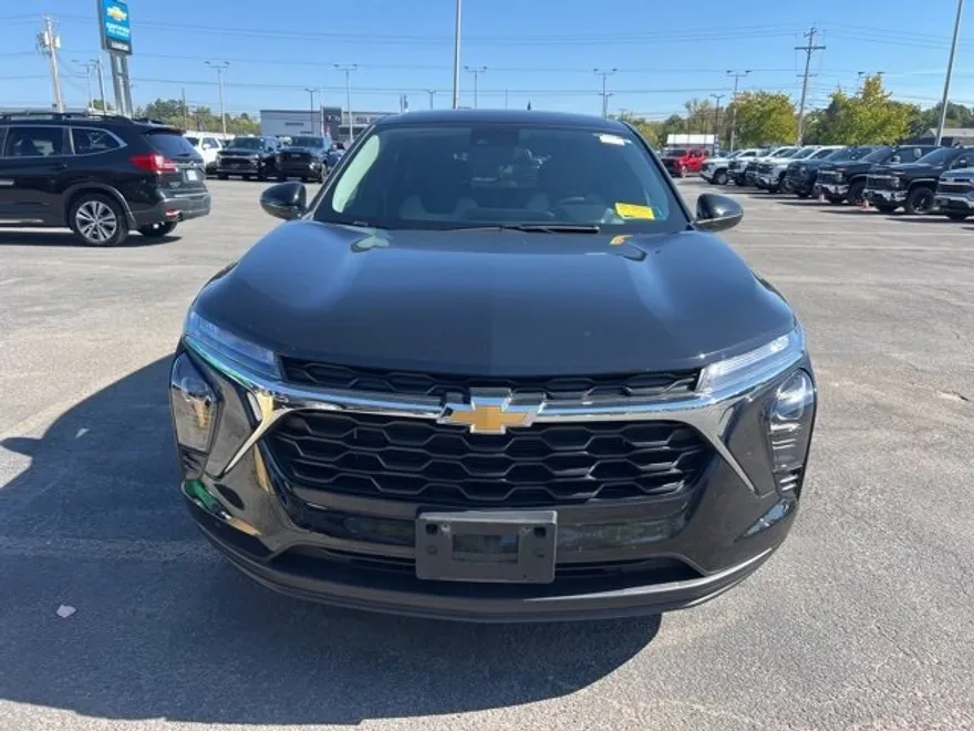 2024 Chevrolet Trax LS photo 1