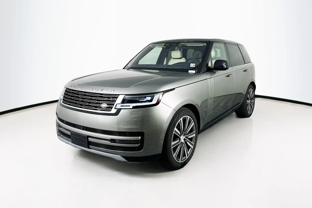 2023 Land Rover Range Rover SE photo 1