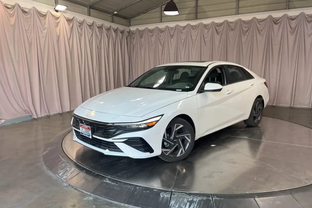 2025 Hyundai Elantra SEL Convenience photo 1