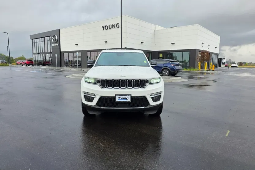 2024 Jeep Grand Cherokee Limited photo 1