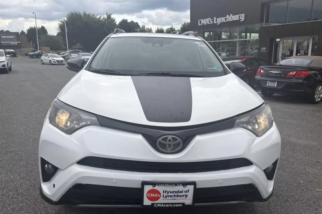 2018 Toyota RAV4 Adventure photo 1