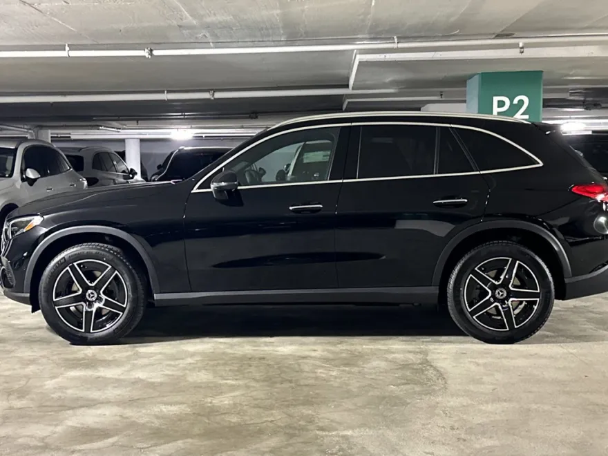 2026 Mercedes Benz GLC 300 photo 1
