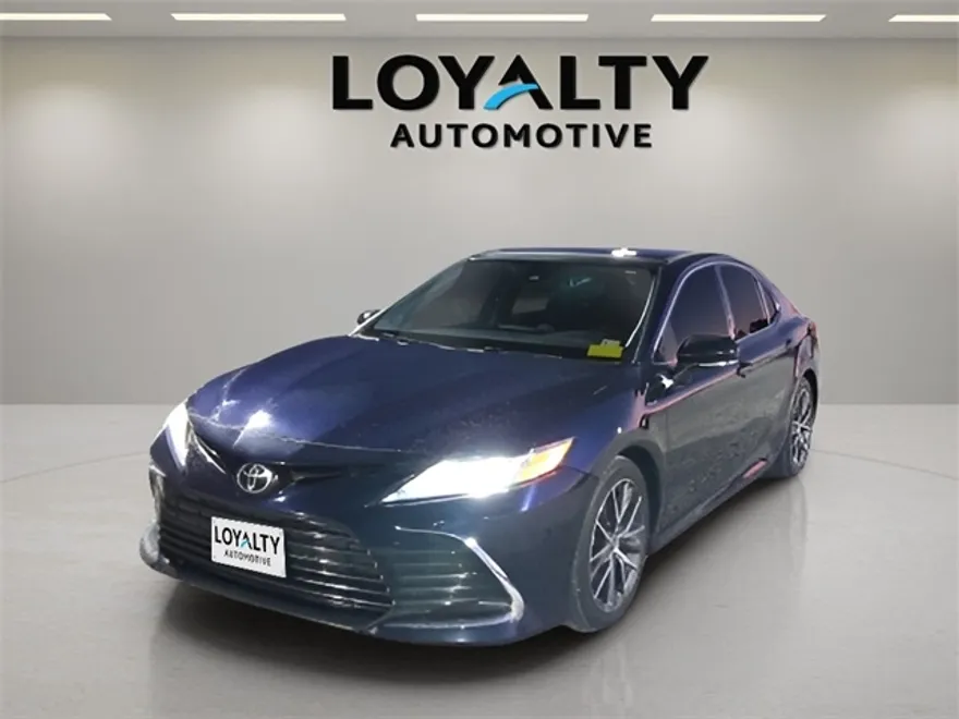 2021 Toyota Camry XLE photo 1