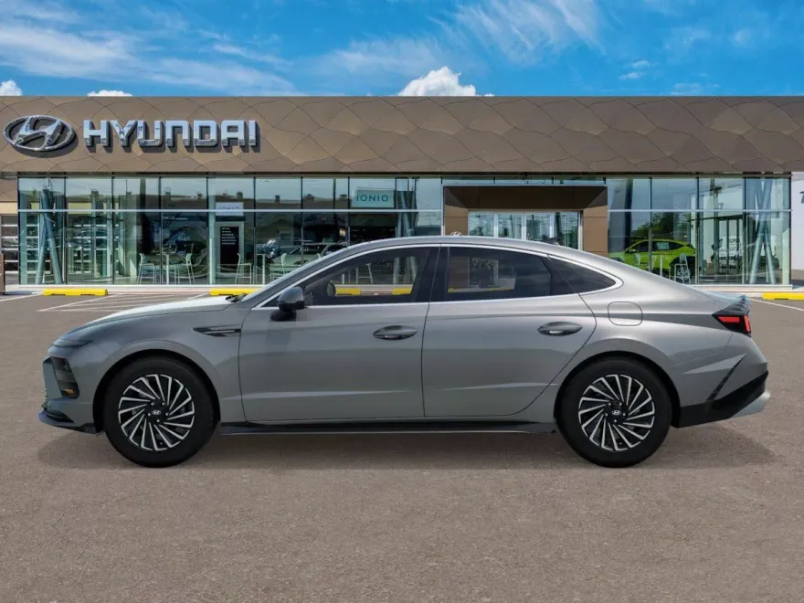 2025 Hyundai Sonata Hybrid Limited photo 1
