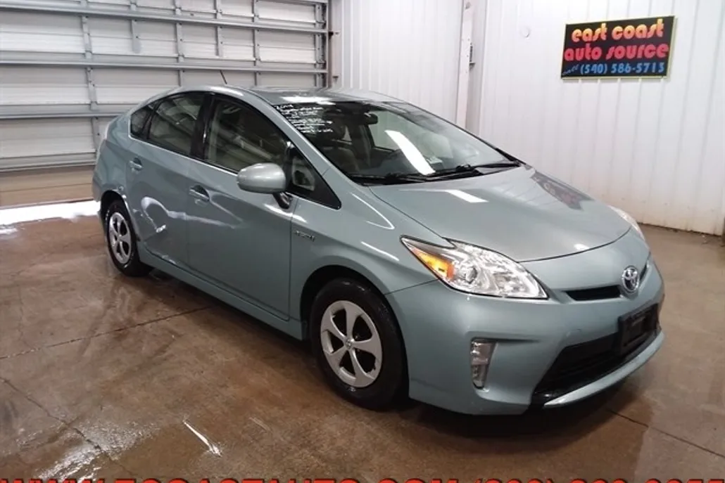 2014 Toyota Prius Four photo 1