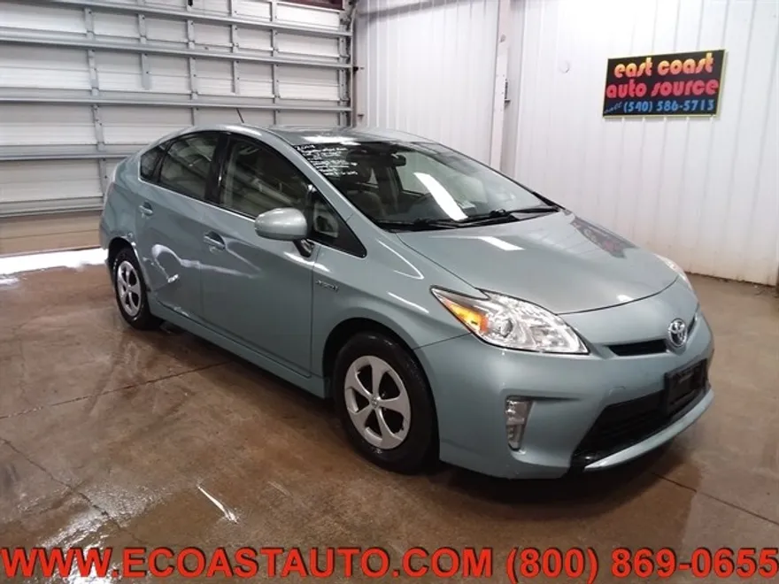 2014 Toyota Prius Four photo 1