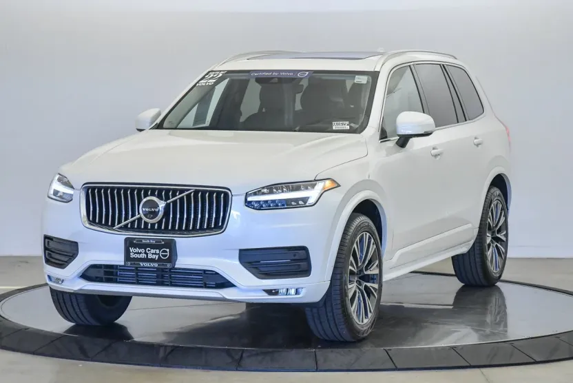 2022 Volvo XC90 Momentum photo 1