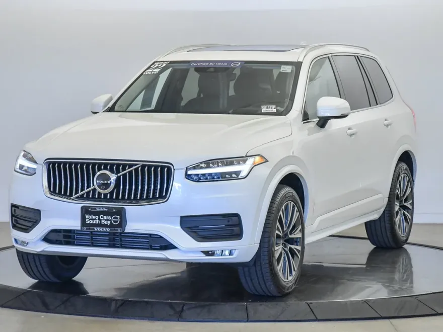 2022 Volvo XC90 Momentum photo 1