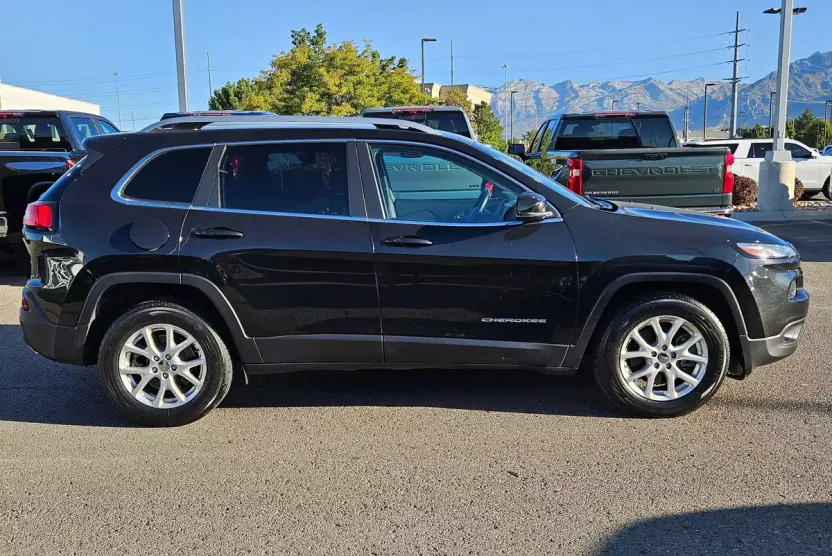 2016 Jeep Cherokee Latitude photo 1