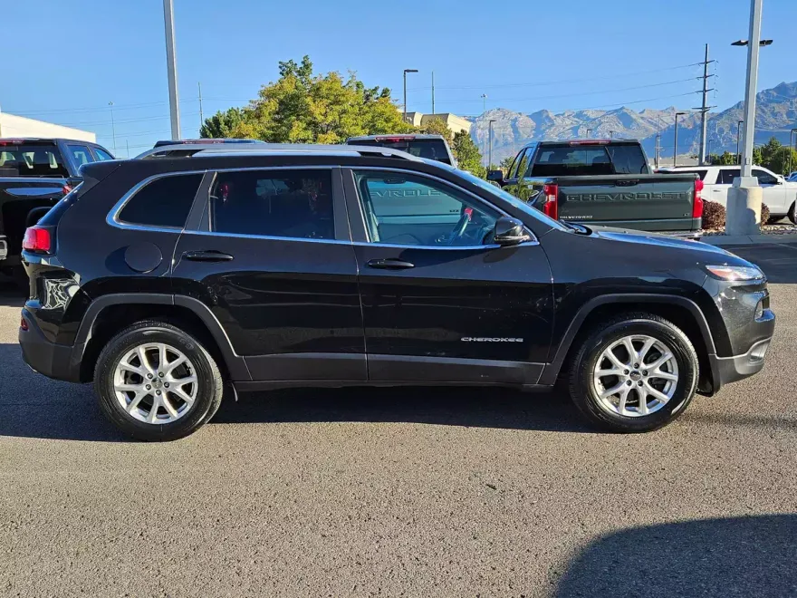 2016 Jeep Cherokee Latitude photo 1