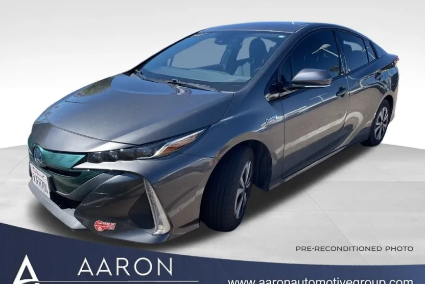 2017 Toyota Prius Prime Premium photo 1