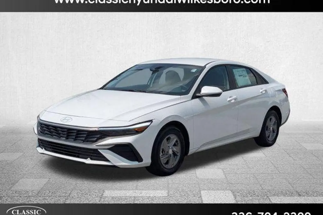 2025 Hyundai Elantra SE photo 1