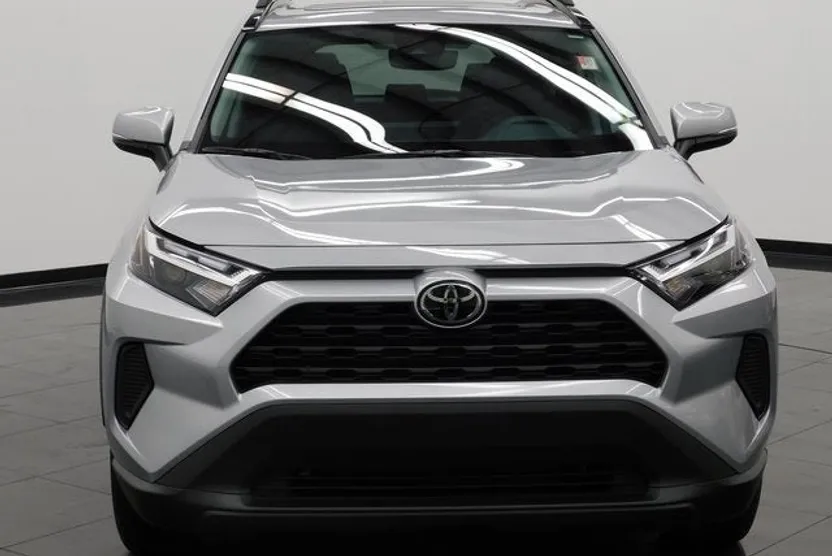 2025 Toyota RAV4 XLE photo 1