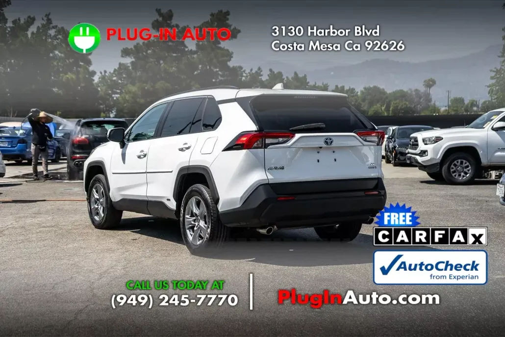 2023 Toyota RAV4 Hybrid LE photo 1