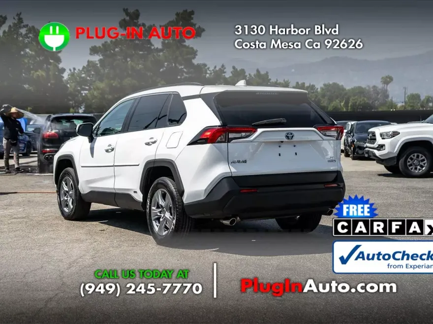 2023 Toyota RAV4 Hybrid LE photo 1
