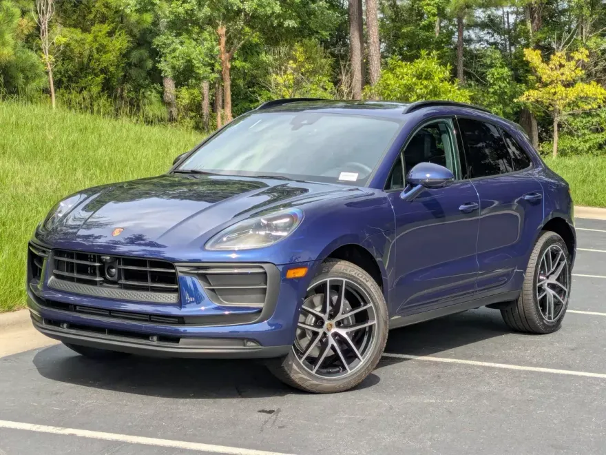2026 Porsche Macan T photo 1