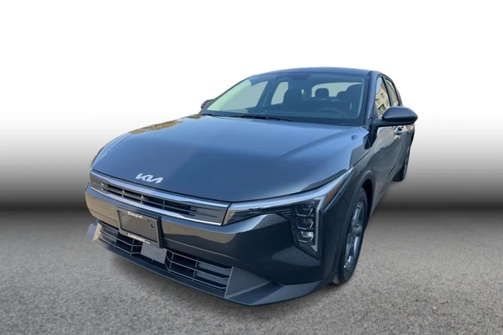 2025 Kia K4 LXS photo 1