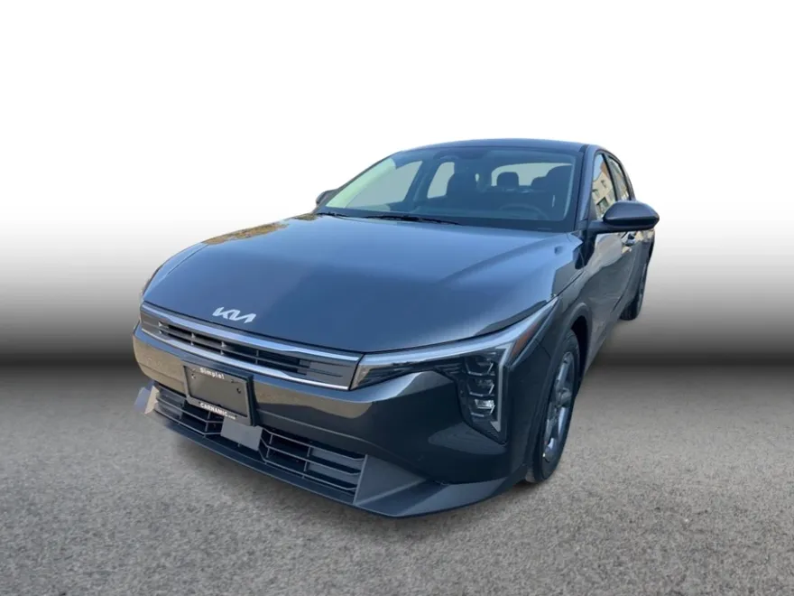2025 Kia K4 LXS photo 1