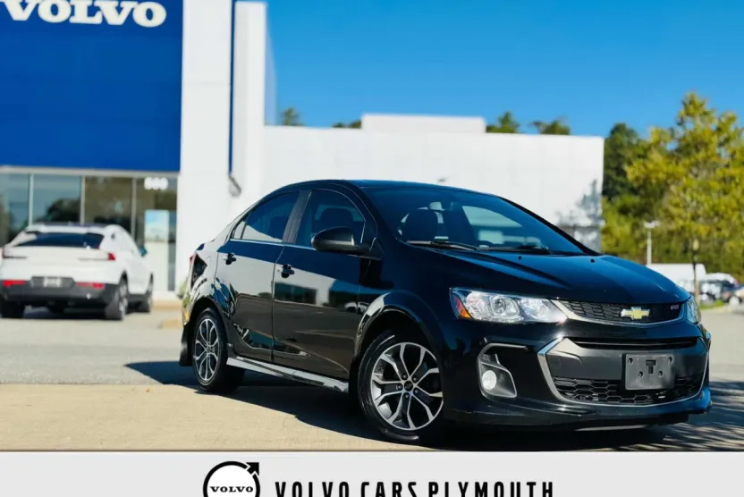 2019 Chevrolet Sonic LT photo 1