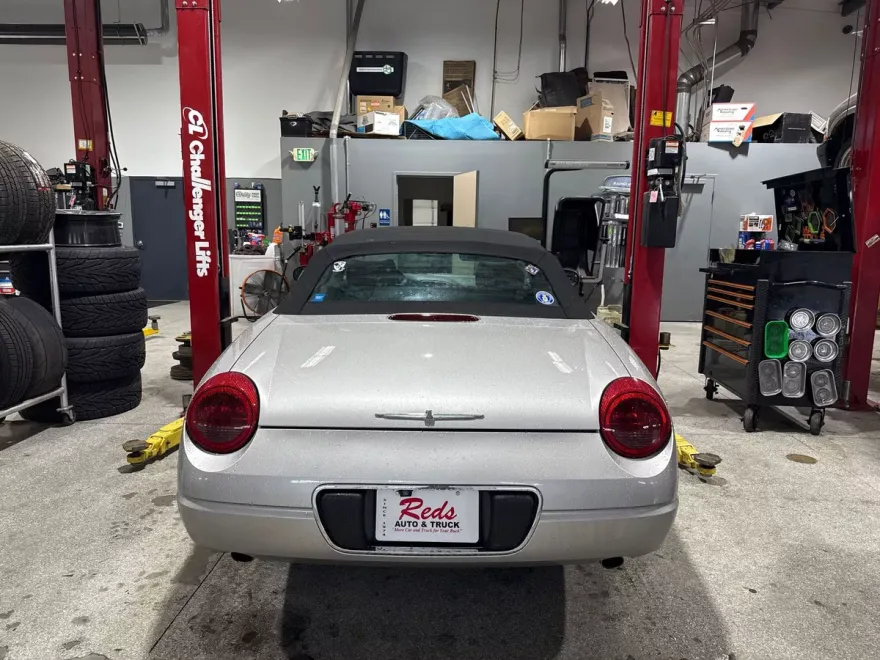 2004 Ford Thunderbird photo 1