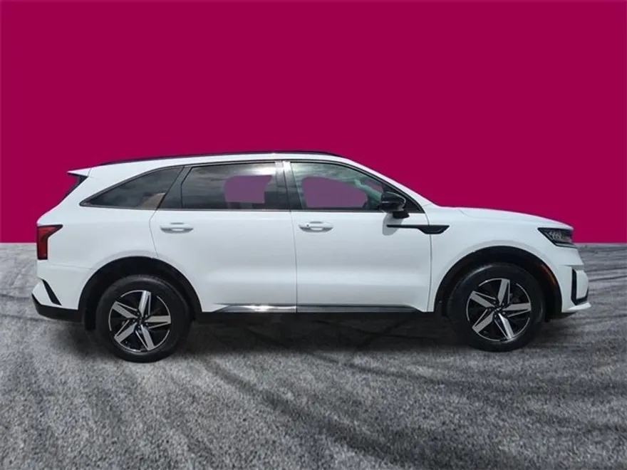 2023 Kia Sorento S photo 1